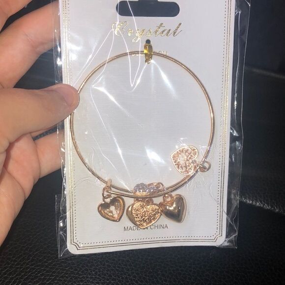 Jewelry - NWT Gold Heart Charm Bracelet